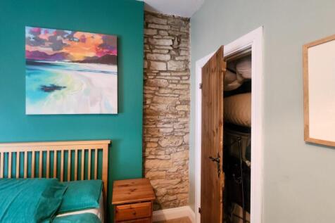 Coach House Cottage - Master Bedroom