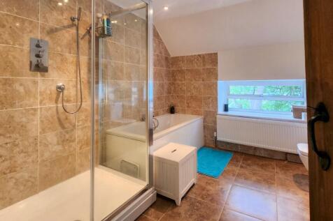 Coach House Cottage - Bathroom