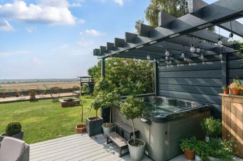 Deck, Hot Tub &amp; Views