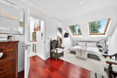 84 Upper Floors - Bedroom 1