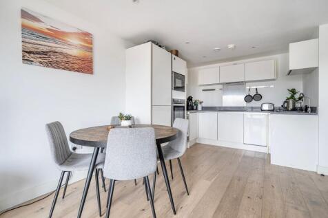Kitchen / Lounge