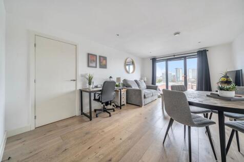 Kitchen / Lounge