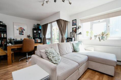 Spacious lounge