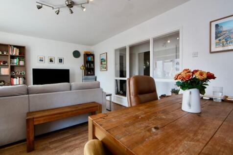 Spacious lounge