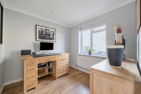 Good sized downstairs office