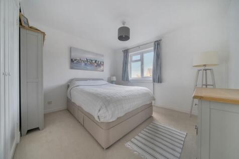 King sized bedroom