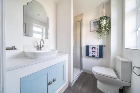 Newly fitted en-suite bathroom