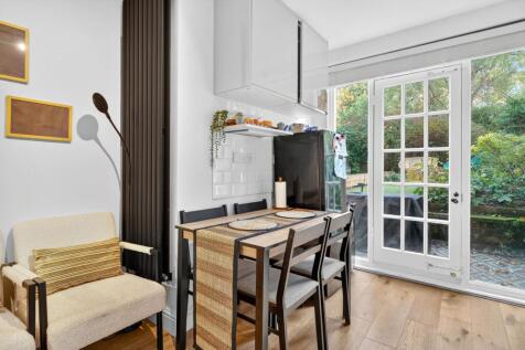 Open Pan Lounge/Diner