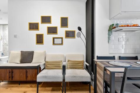 Open Pan Lounge/Diner