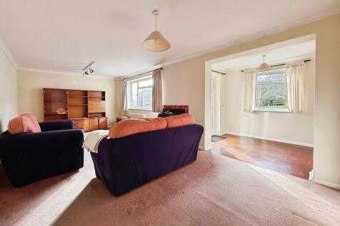 Lounge &amp; Dining Space