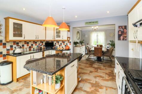 OPEN PLAN DINING KITCHEN
