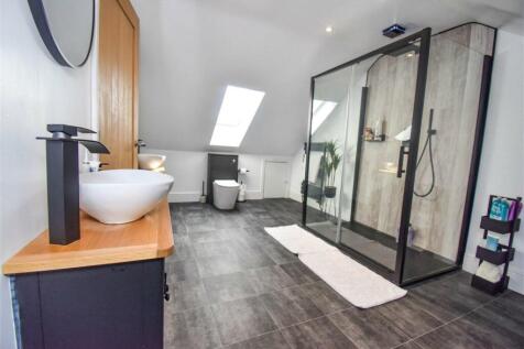 En-suite to master