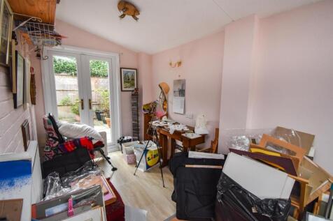 STUDIO/BEDROOM FIVE