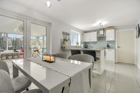 Kitchen dining room