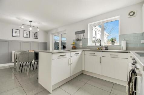 Kitchen dining room
