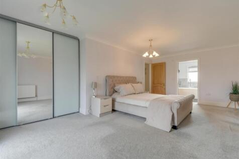 Principle bedroom