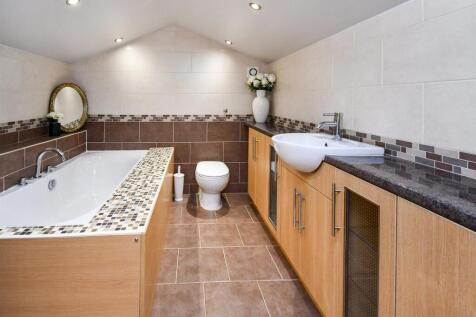 1st floor Bathroom