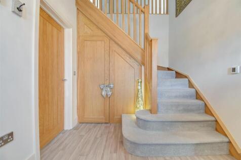 ENTRACE HALLWAY