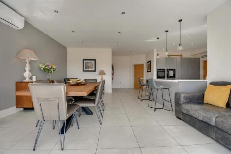 KITCHEN DAY ROOM