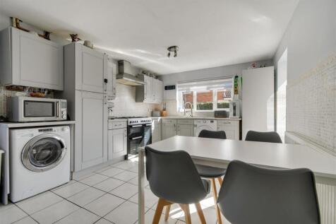 KITCHEN BREAKFAST ROOM