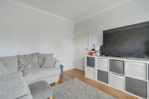 SNUG/DINING ROOM