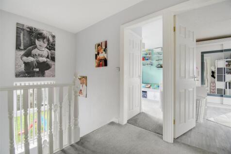 1ST FLOOR LANDING