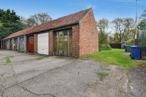 GARAGE &amp; PARKING