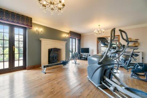 Living room/gym