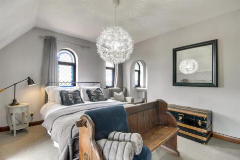 Guest bedroom