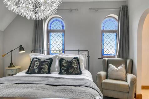 Guest bedroom