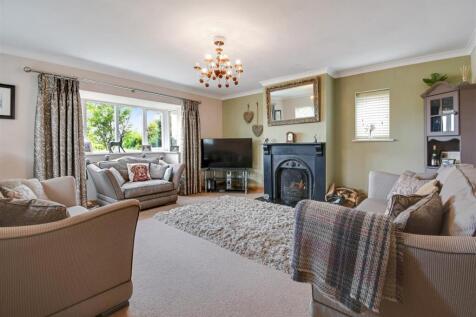FORMAL LOUNGE
