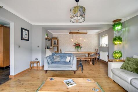 FAMILY LOUNGE/DINING