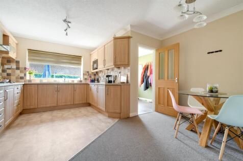 Kitchen dining room