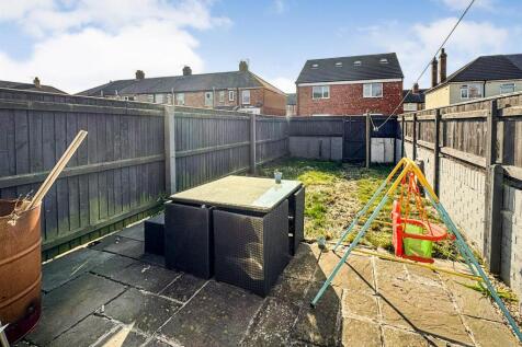 REAR GARDEN.jpg