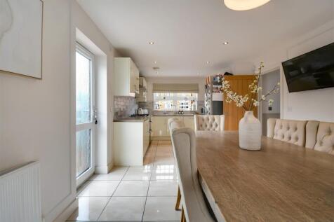 KITCHEN/LIVING/DINING