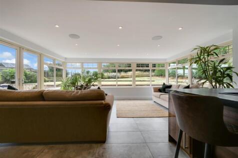 Diner into family room