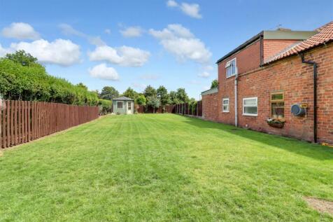 Outside - Front Garden