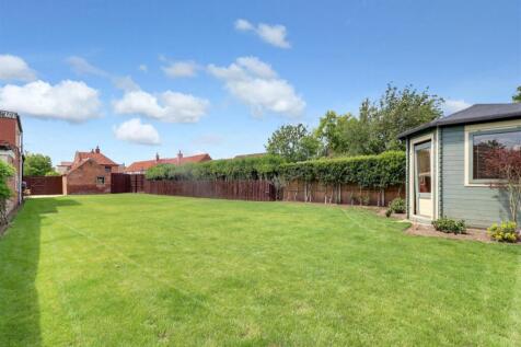 Outside - Front Garden