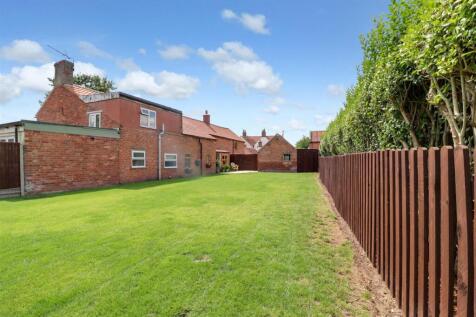 Outside - Front Garden