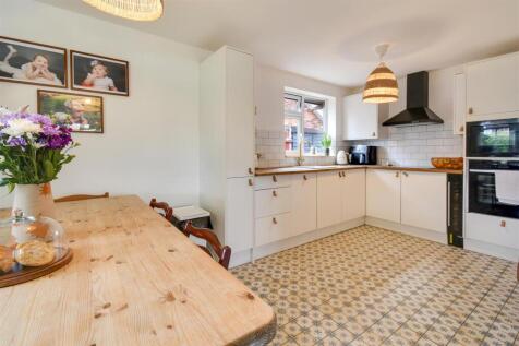 KITCHEN DINING