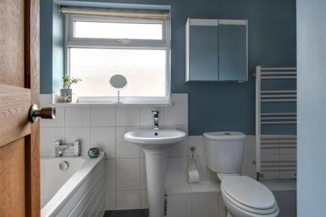 FAMILY BATH/SHOWER ROOM