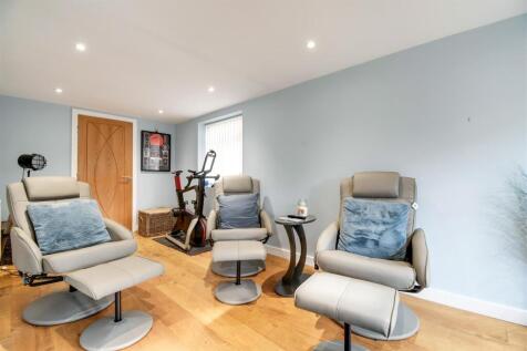 Snug/playroom