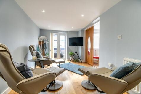 Snug/playroom