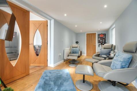 Snug/playroom