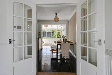 INTO DINING KITCHEN