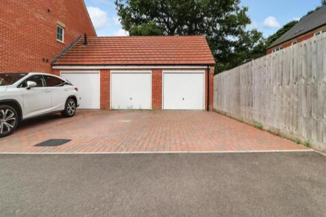 Garage (right hand side)