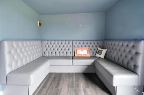 BAR/MAN CAVE
