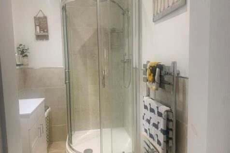 en-suite.