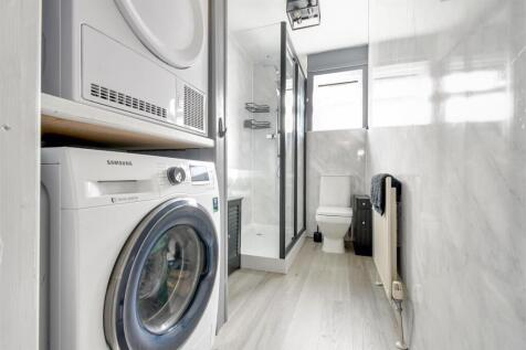 Shower/utility room