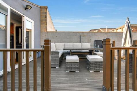 REAR GARDEN DECKING
